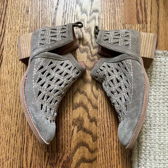 Jeffrey Campbell Spencer Shoeboot Sz. 6 - Picture 3 of 8